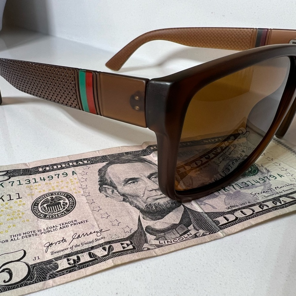 Elegant Brown Sunglasses with Green and Red Details